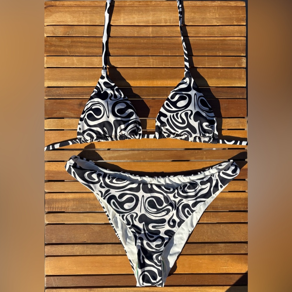 SMALL NWT Black & White Mustang Dippin Daisy’s Bikini Seamless Hipster Bottoms